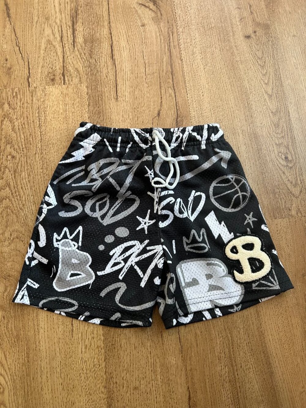 Bucketsquad Youth M Graphic Basketball Shorts Streetwear Mesh Black White